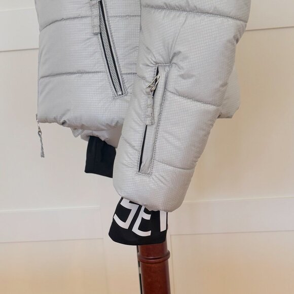 Jet Set Silver Ski Jacket, Size 0 - Picture 4 of 4